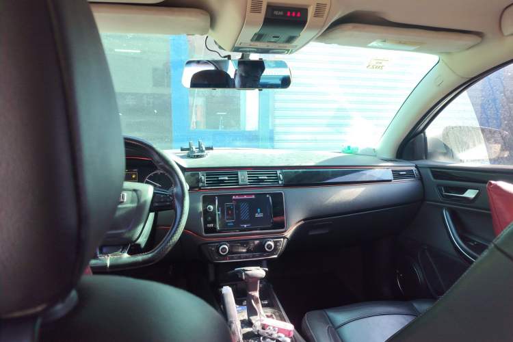 Used Qoros 3 2014 Sedan 1.6T Automatic ZhiZhen Model Headliner