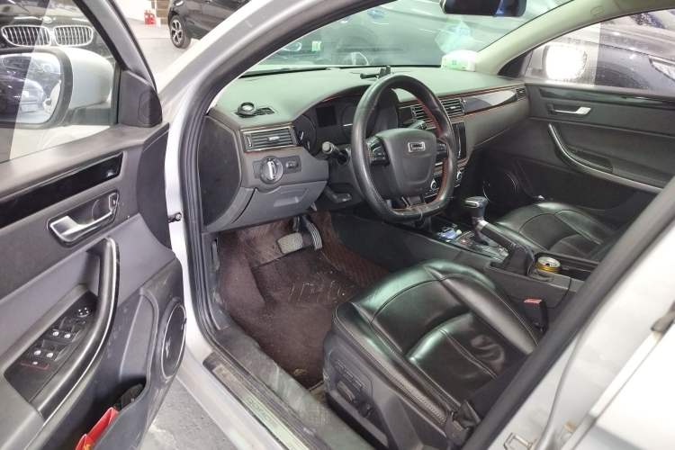 Used Qoros 3 2014 Sedan 1.6T Automatic ZhiZhen Model Interior 3