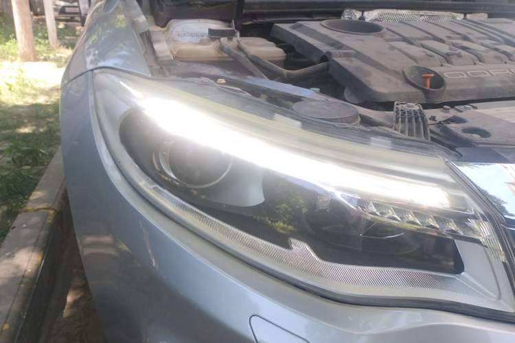 Used Qoros 3 2014 Hatchback 1.6T Automatic ZhiZhen Model Right Front Headlight