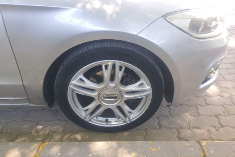 Used Qoros 3 2014 Hatchback 1.6T Automatic ZhiZhen Model Right Front Wheel Hub