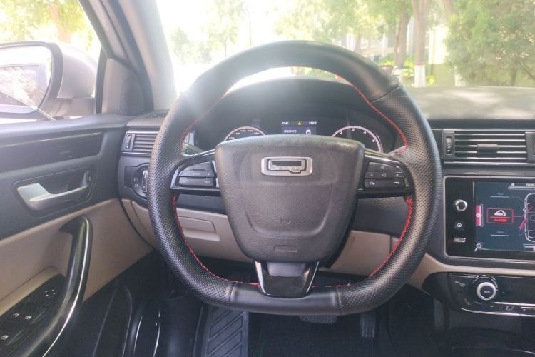 Used Qoros 3 2014 Hatchback 1.6T Automatic ZhiZhen Model Steering Wheel