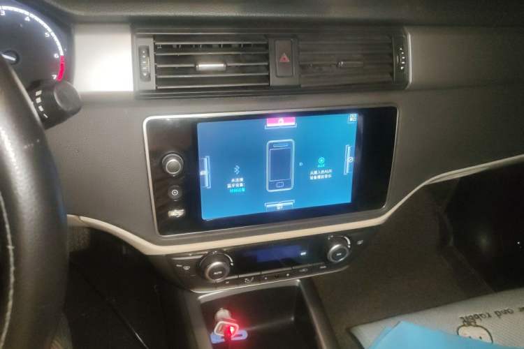 Used Qoros 3 2014 Hatchback 1.6L Automatic Zhiyue Model Audio And AC Panel