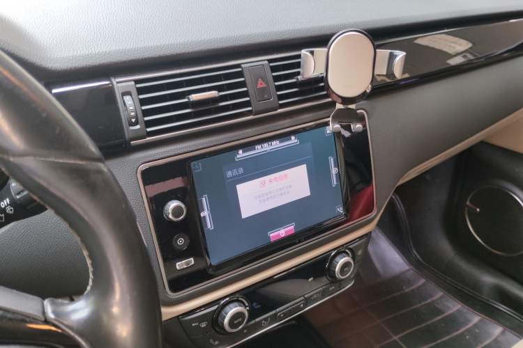 Used Qoros 3 2014 Sedan 1.6T Automatic ZhiZhen Model Audio And AC Panel