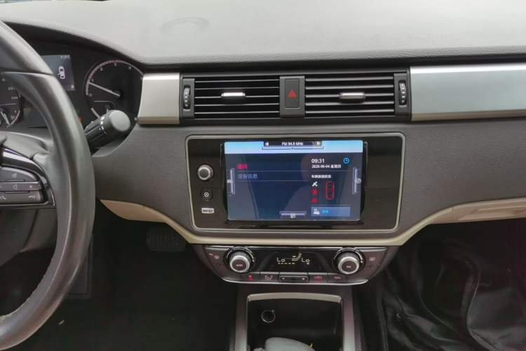 Used Qoros 3 2014 Hatchback 1.6T Automatic Zhiyue Enhanced Model Audio And AC Panel