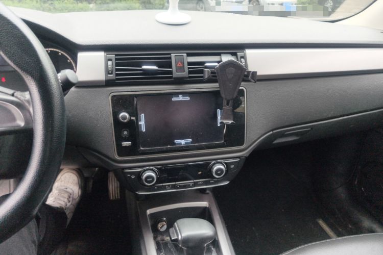 Used Qoros 3 2014 Sedan 1.6L Automatic Zhiyue Model Audio And AC Panel