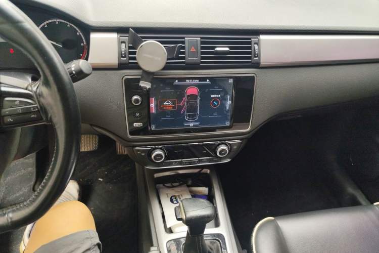 Used Qoros 3 2014 Hatchback 1.6L Automatic Zhiyue Enhanced Model Audio And AC Panel