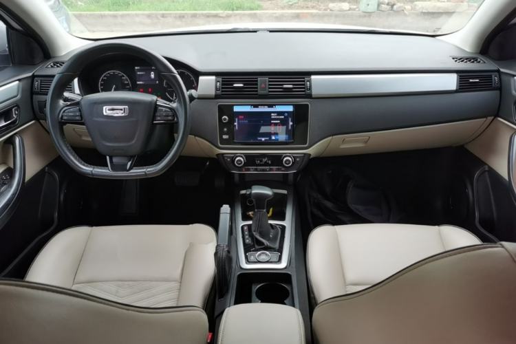 Used Qoros 3 2014 Hatchback 1.6T Automatic Zhiyue Enhanced Model Center Console