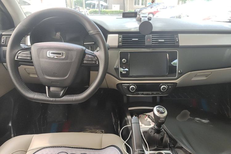 Used Qoros 3 2014 Sedan 1.6L Manual Zhixiang Model Center Console