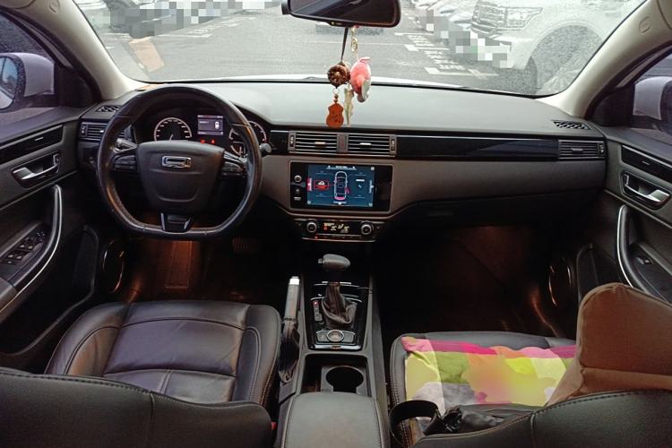 Used Qoros 3 2014 Sedan 1.6T Automatic ZhiZhen Model Center Console