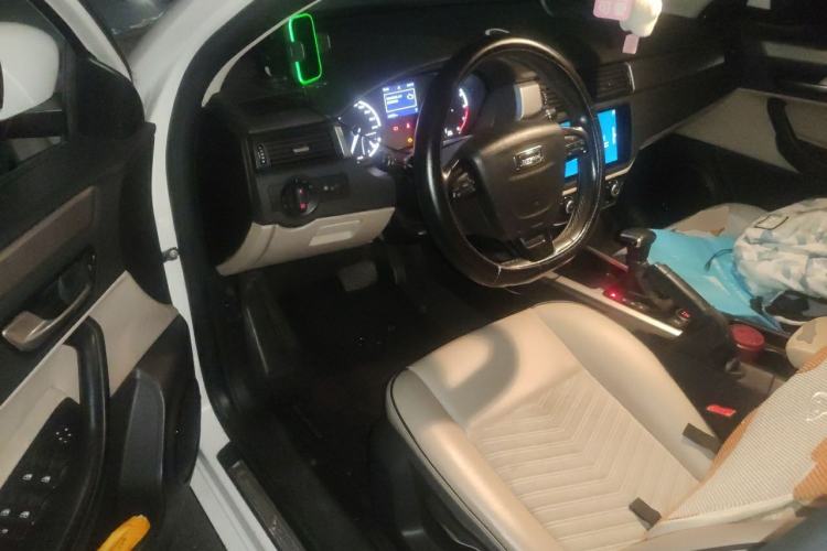 Used Qoros 3 2014 Hatchback 1.6L Automatic Zhiyue Model Driver Seat