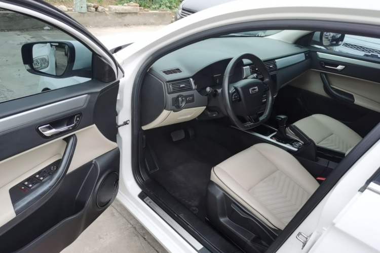 Used Qoros 3 2014 Hatchback 1.6T Automatic Zhiyue Enhanced Model Driver Seat