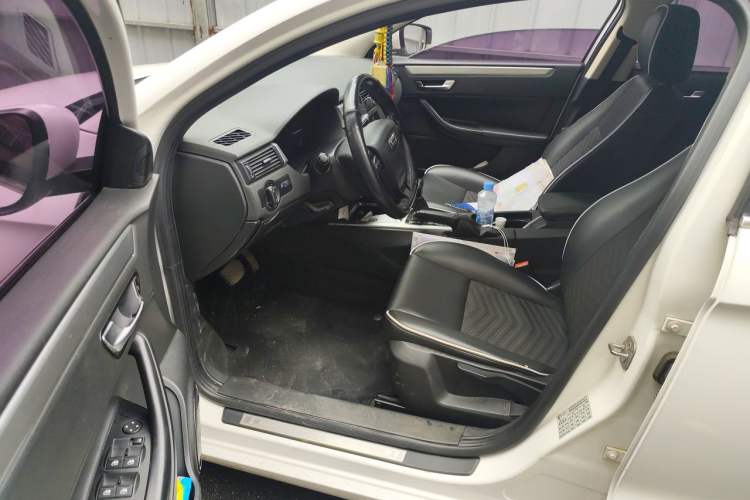 Used Qoros 3 2014 Hatchback 1.6L Automatic Zhiyue Enhanced Model Driver Seat