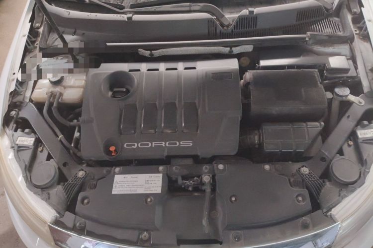 Used Qoros 3 2014 Sedan 1.6L Automatic Zhiyue Model Engine Bay