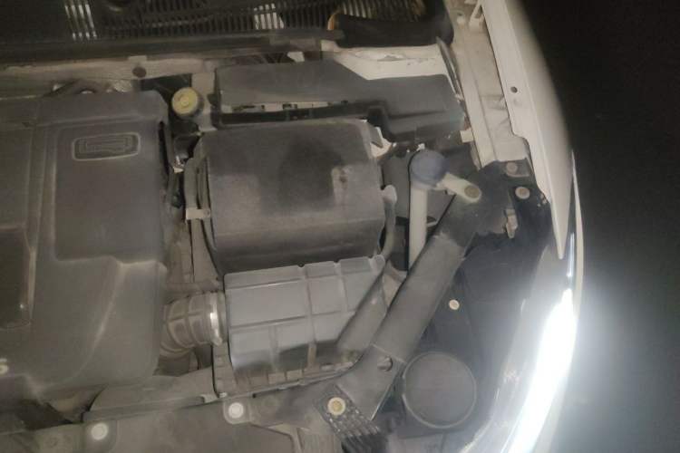 Used Qoros 3 2014 Hatchback 1.6L Automatic Zhiyue Model Engine Bay Left