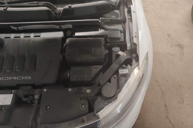Used Qoros 3 2014 Sedan 1.6L Automatic Zhiyue Model Engine Bay Left