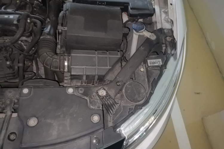 Used Qoros 3 2014 Sedan 1.6T Automatic ZhiZhen Model Engine Bay Left