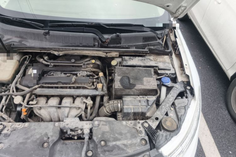 Used Qoros 3 2014 Sedan 1.6L Automatic Zhiyue Model Engine Bay Left
