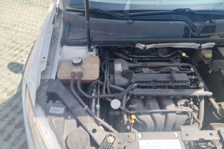 Used Qoros 3 2014 Sedan 1.6L Automatic Zhiyue Model Engine Bay Right