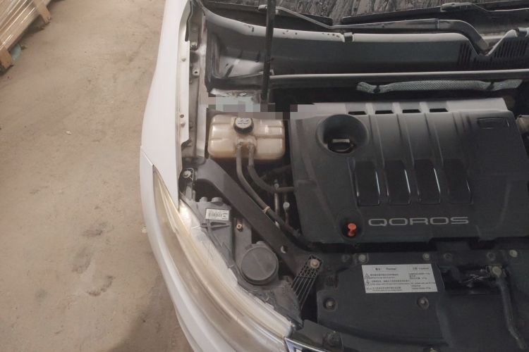 Used Qoros 3 2014 Sedan 1.6L Automatic Zhiyue Model Engine Bay Right