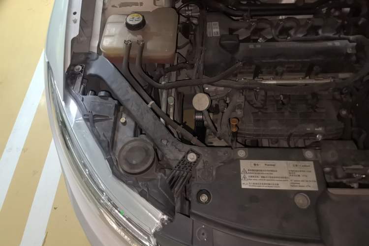 Used Qoros 3 2014 Sedan 1.6T Automatic ZhiZhen Model Engine Bay Right