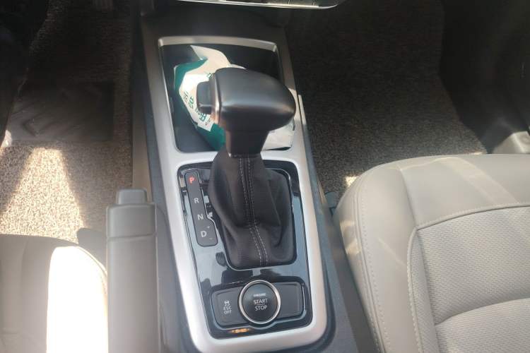 Used Qoros 3 2014 Sedan 1.6L Automatic Zhiyue Model Gear Lever