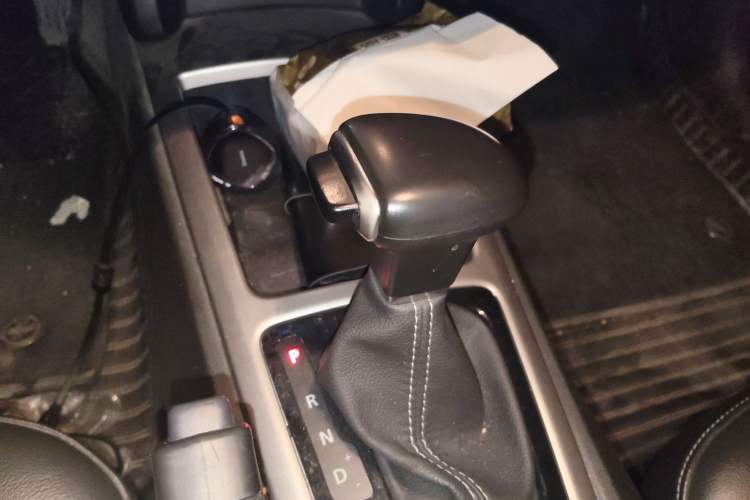 Used Qoros 3 2014 Hatchback 1.6L Automatic Zhiyue Enhanced Model Gear Lever