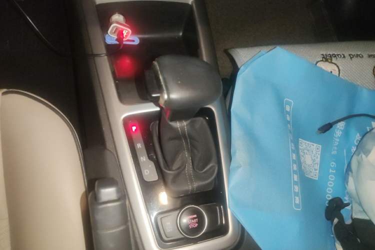 Used Qoros 3 2014 Hatchback 1.6L Automatic Zhiyue Model Gear Lever