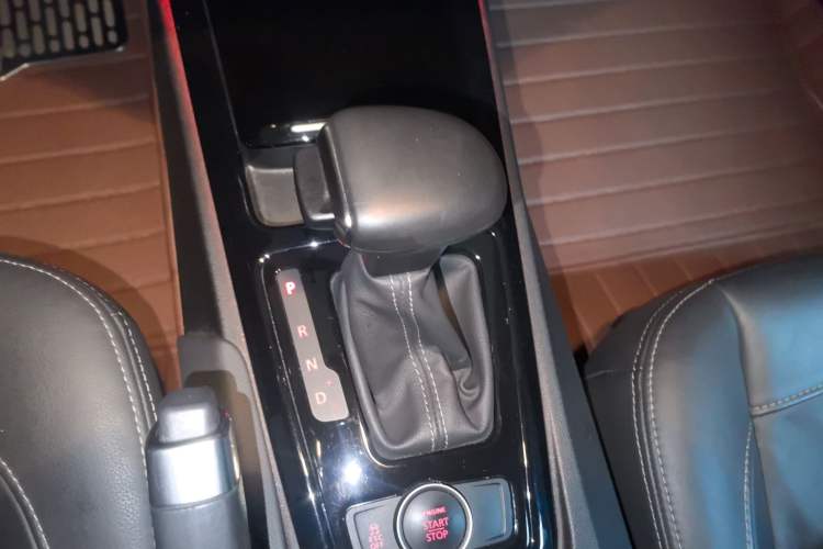 Used Qoros 3 2014 Sedan 1.6T Automatic ZhiZhen Model Gear Lever