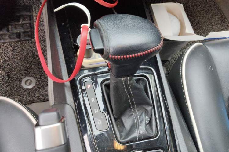 Used Qoros 3 2014 Hatchback 1.6T Automatic ZhiZhen Model Gear Lever