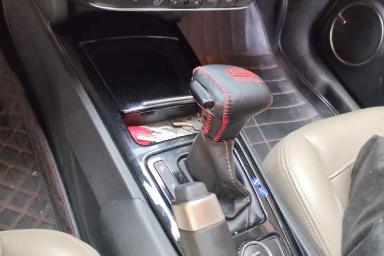Used Qoros 3 2014 Sedan 1.6T Automatic ZhiZhen Model Gear Lever