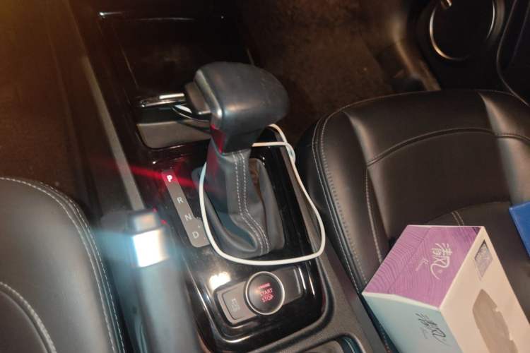 Used Qoros 3 2014 Sedan 1.6T Automatic ZhiZhen Model Gear Lever