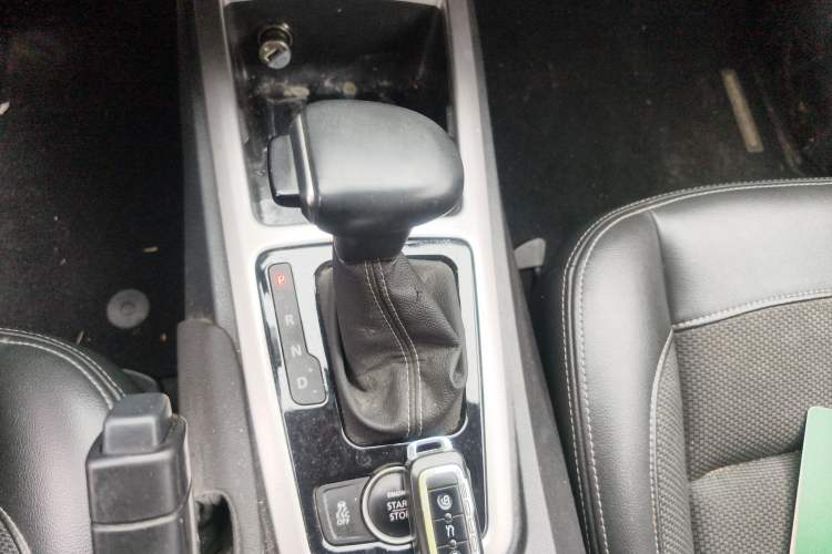 Used Qoros 3 2014 Sedan 1.6L Automatic Zhiyue Model Gear Lever