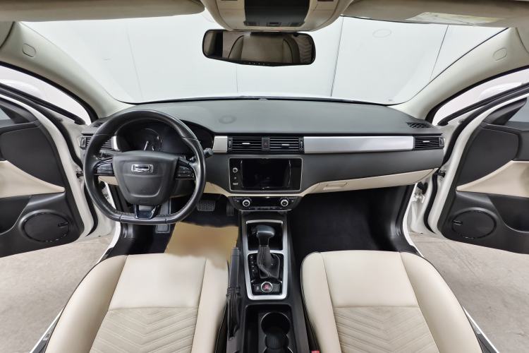 Used Qoros 3 2014 Hatchback 1.6T Automatic Zhiyue Enhanced Model Interior 2