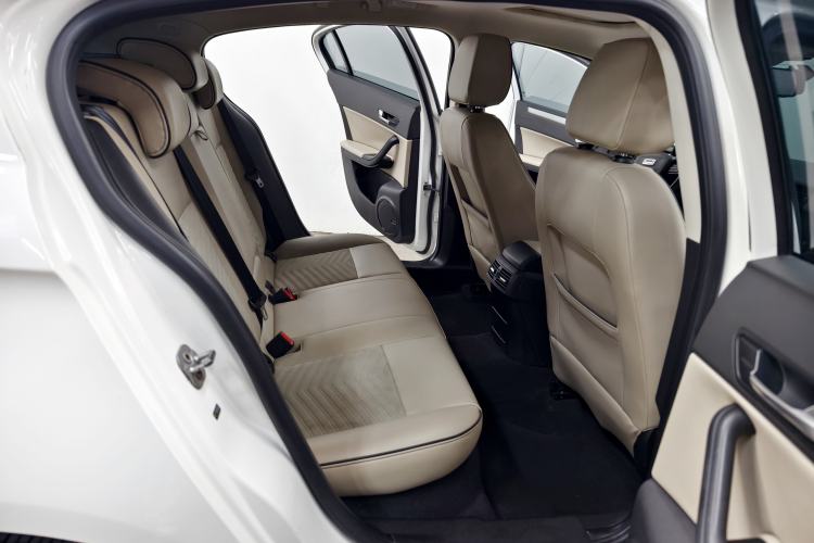 Used Qoros 3 2014 Hatchback 1.6T Automatic Zhiyue Enhanced Model Interior 8