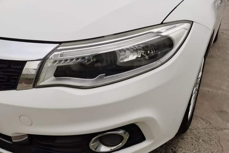 Used Qoros 3 2014 Hatchback 1.6T Automatic Zhiyue Enhanced Model Left Front Headlight