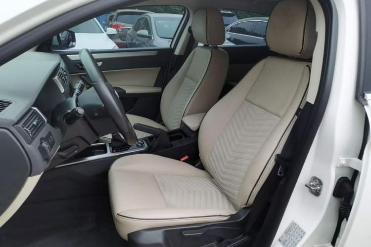 Used Qoros 3 2014 Hatchback 1.6T Automatic Zhiyue Enhanced Model Left Front Seat