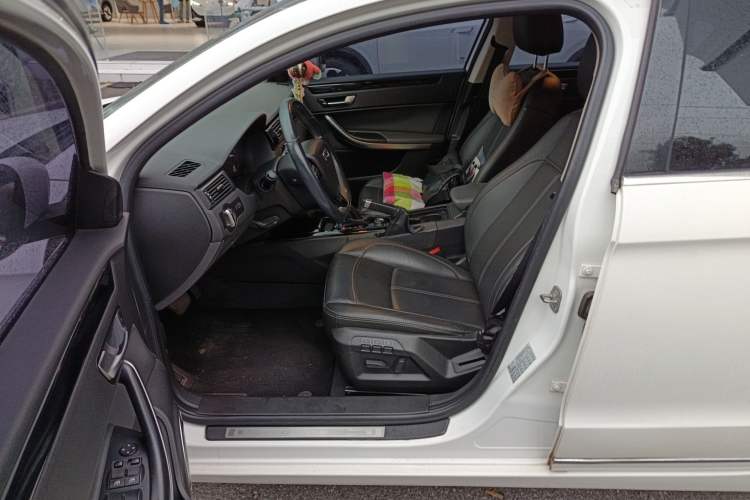 Used Qoros 3 2014 Sedan 1.6T Automatic ZhiZhen Model Left Front Seat