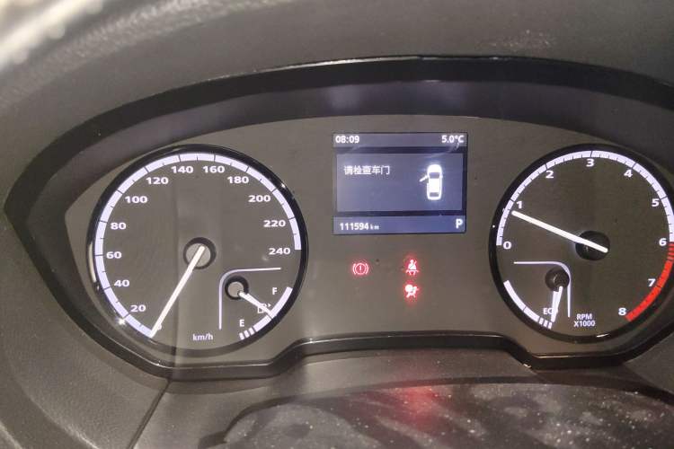Used Qoros 3 2014 Hatchback 1.6L Automatic Zhiyue Enhanced Model Odometer Close Up