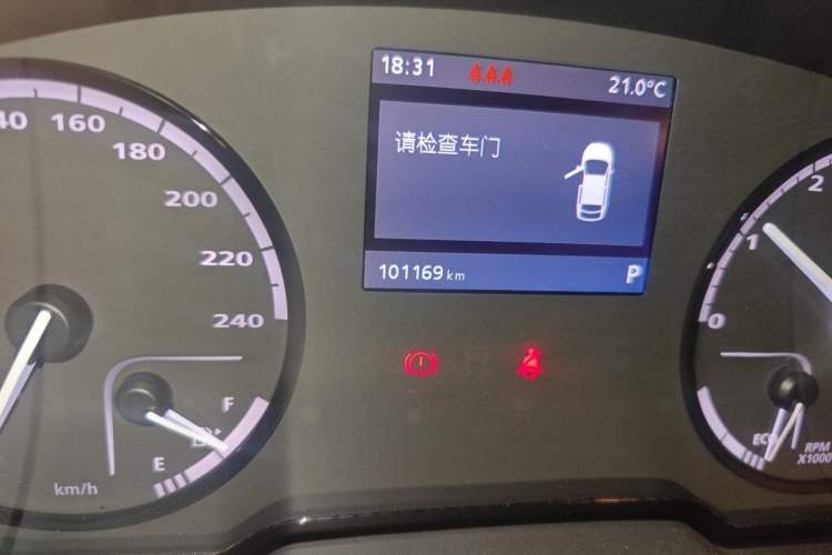 Used Qoros 3 2014 Sedan 1.6T Automatic ZhiZhen Model Odometer Close Up