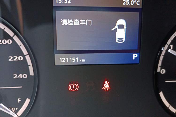 Used Qoros 3 2014 Sedan 1.6T Automatic ZhiZhen Model Odometer Close Up