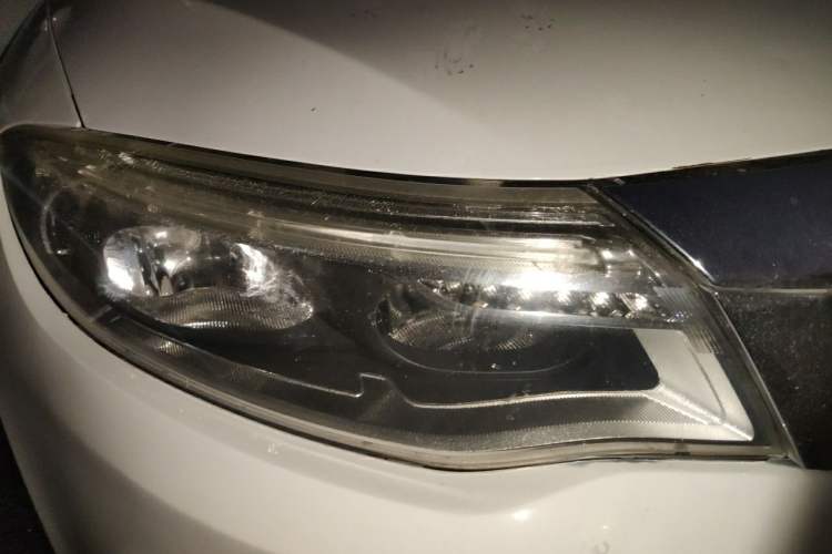 Used Qoros 3 2014 Hatchback 1.6L Automatic Zhiyue Model Right Front Headlight