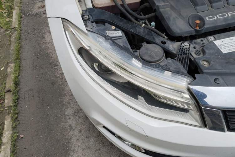 Used Qoros 3 2014 Hatchback 1.6T Automatic ZhiZhen Model Right Front Headlight