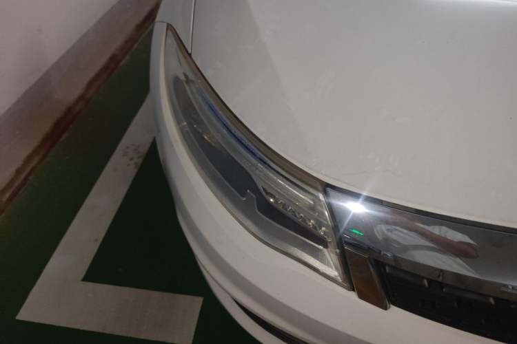 Used Qoros 3 2014 Sedan 1.6T Automatic ZhiZhen Model Right Front Headlight