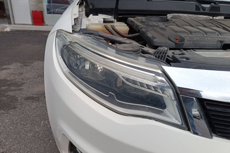 Used Qoros 3 2014 Sedan 1.6T Automatic ZhiZhen Model Right Front Headlight