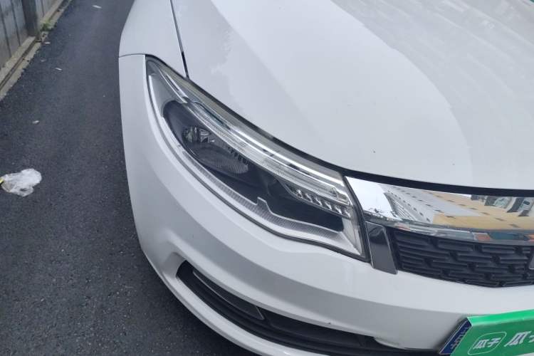 Used Qoros 3 2014 Hatchback 1.6L Automatic Zhiyue Enhanced Model Right Front Headlight