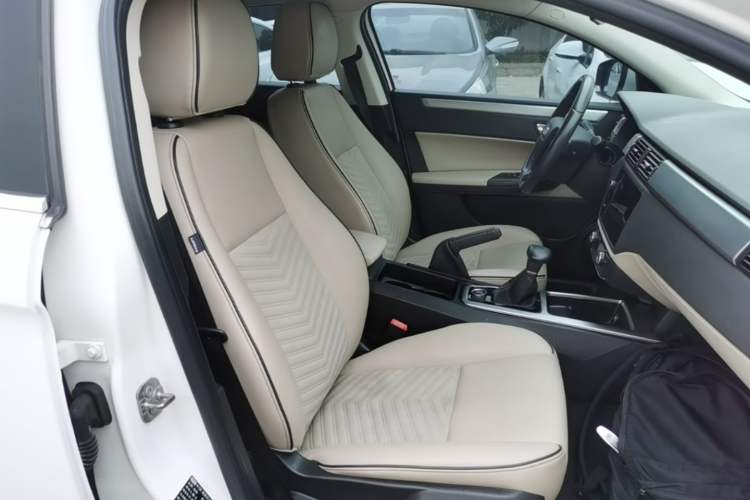Used Qoros 3 2014 Hatchback 1.6T Automatic Zhiyue Enhanced Model Right Front Seat