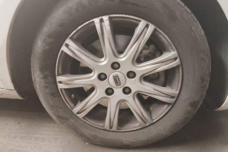 Used Qoros 3 2014 Sedan 1.6L Automatic Zhiyue Model Right Front Wheel Hub
