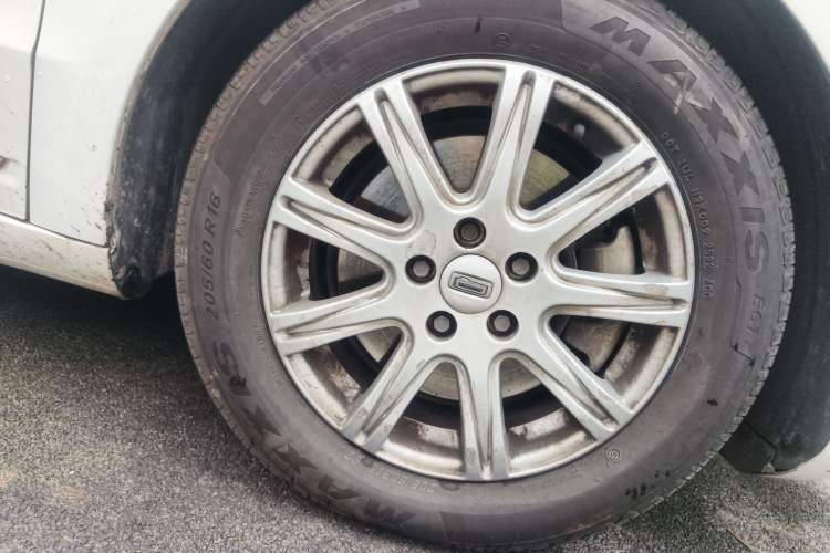Used Qoros 3 2014 Sedan 1.6L Automatic Zhiyue Model Right Front Wheel Hub
