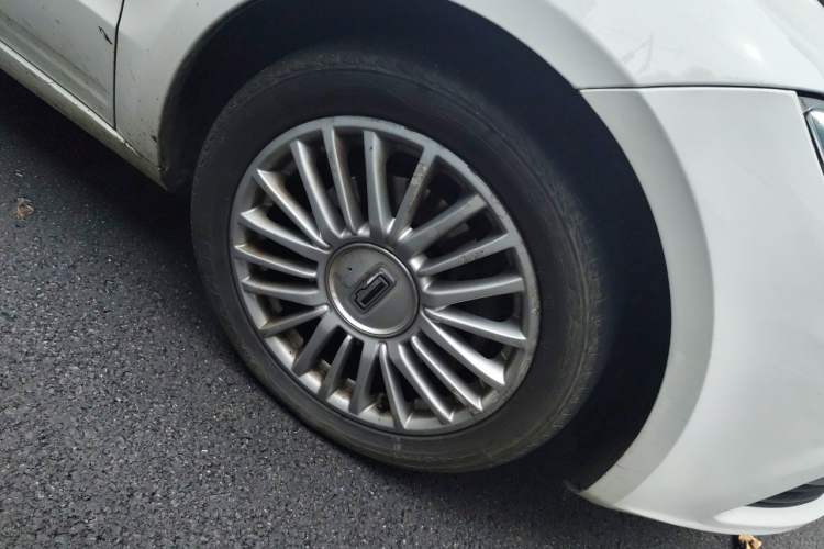 Used Qoros 3 2014 Hatchback 1.6L Automatic Zhiyue Enhanced Model Right Front Wheel Hub