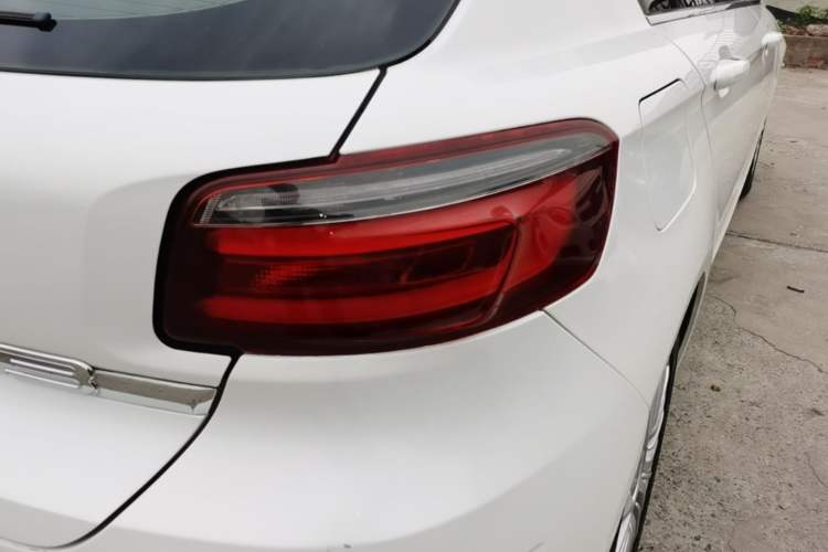 Used Qoros 3 2014 Hatchback 1.6T Automatic Zhiyue Enhanced Model Right Rear Taillight